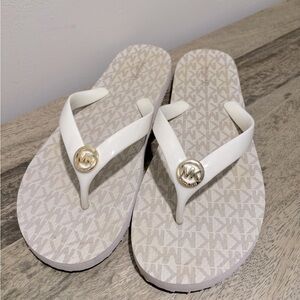 Michael Kors flip flops SIZE 11